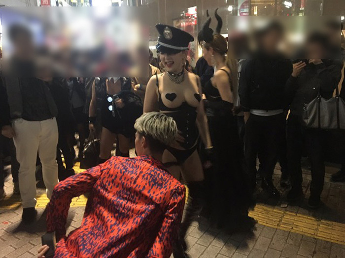 【おっぱい】ハロウィンで泥酔しヒャッハー状態で胸を強調したり露出してる仮装素人女子のおっぱい画像集w【80枚】 13