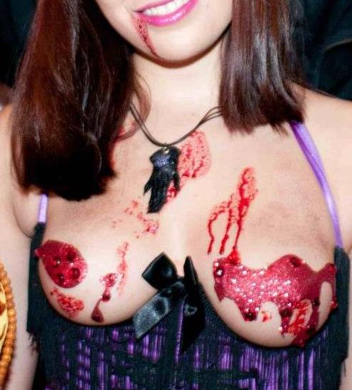 【おっぱい】ハロウィンで泥酔しヒャッハー状態で胸を強調したり露出してる仮装素人女子のおっぱい画像集w【80枚】 54