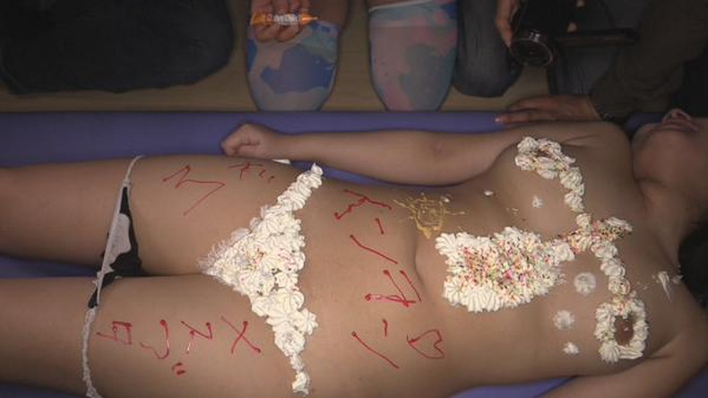 【おっぱい】キレイな乳首にホイップクリーム塗ったり、媚薬クリームで乳首を弄って調教してる乳首クリームのおっぱい画像集!ww【80枚】 58