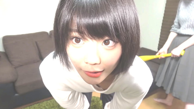 【おっぱい】Youtuberの美少女や綺麗なお姉さんたちが収録中に谷間が見えたり胸チラしちゃってるユーチューバーのおっぱい画像集！ww【80枚】 14