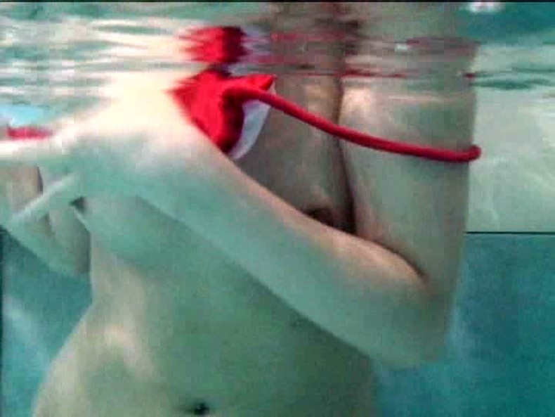 【おっぱい】水着ギャルのビキニからおっぱいポロリしてるシーンを見るために存在する水泳大会のエロ画像集！ww【80枚】 54
