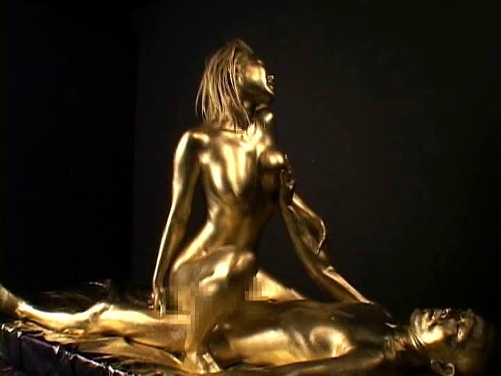 【おっぱい】金粉銀粉塗られて神々しくなってる黒ギャルならぬ金銀ギャルたちの金粉おっぱい画像集【80枚】 25