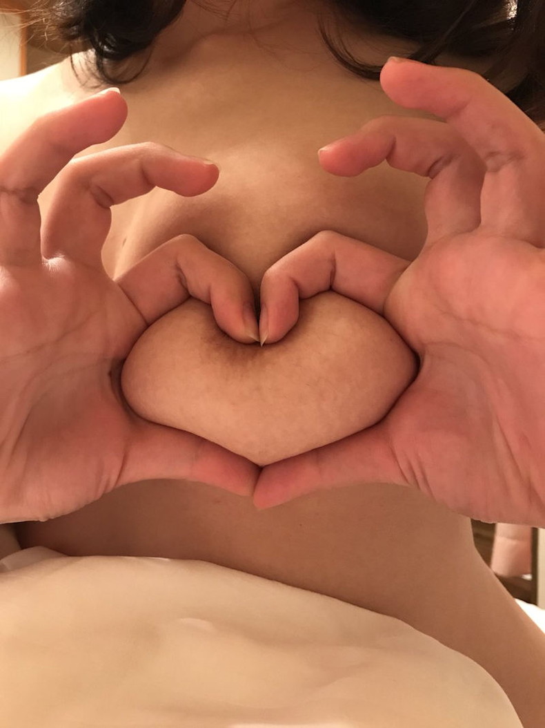 【おっぱい】指ハートの代わりにおっぱいをハート型に潰して誘惑してくれてるおっぱいハート画像集!ww!【80枚】 47