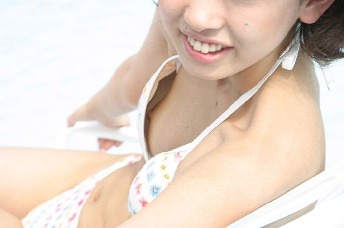 【おっぱい】ビーチやプールで発見した乳首ポロリハプニングしてる女の子を盗撮した水着おっぱい画像集【80枚】 53