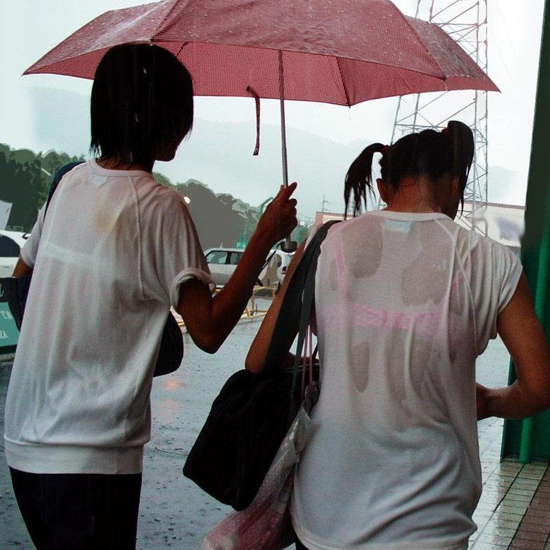 【おっぱい】雨やシャワーでびしょ濡れになった女子のブラジャーや乳首が透けて見えてるびしょ濡れ着衣のおっぱい画像集！ww【80枚】 71
