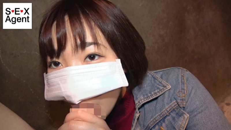 【おっぱい】フェラの時見えてない?今だから違和感ないマスク素人娘たちの顔以外は全部晒して情事に励む画像集【81枚】 50