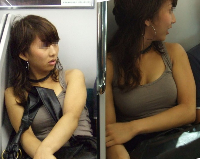 【おっぱい】僕は電車内の素人女子の胸チラ盗撮のためならどんなに空いていても立ち続けるww電車内おっぱい盗撮画像集【80枚】 52