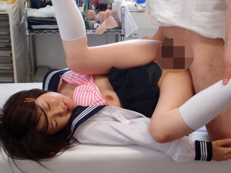 【おっぱい】ロリでピュアな優等生のセーラー服JKたちが乳首露出させたりチンコ挿入されちゃってるセーラー服おっぱい画像集【80枚】 43