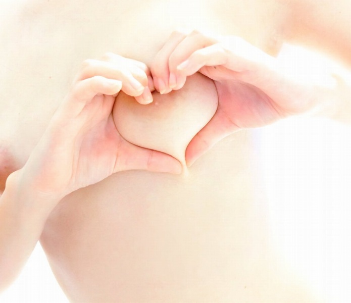 【おっぱい】イマドキの美巨乳女子たちがおっぱいでハート作って自撮りしてるおっぱいハート画像集【80枚】 07