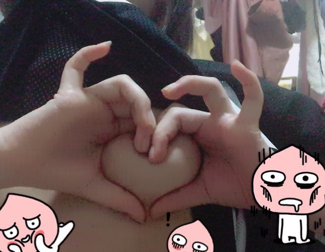 【おっぱい】イマドキの美巨乳女子たちがおっぱいでハート作って自撮りしてるおっぱいハート画像集【80枚】 33