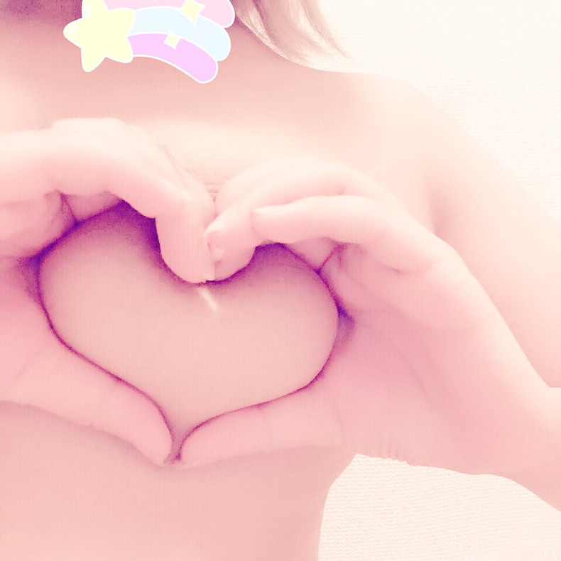 【おっぱい】イマドキの美巨乳女子たちがおっぱいでハート作って自撮りしてるおっぱいハート画像集【80枚】 41