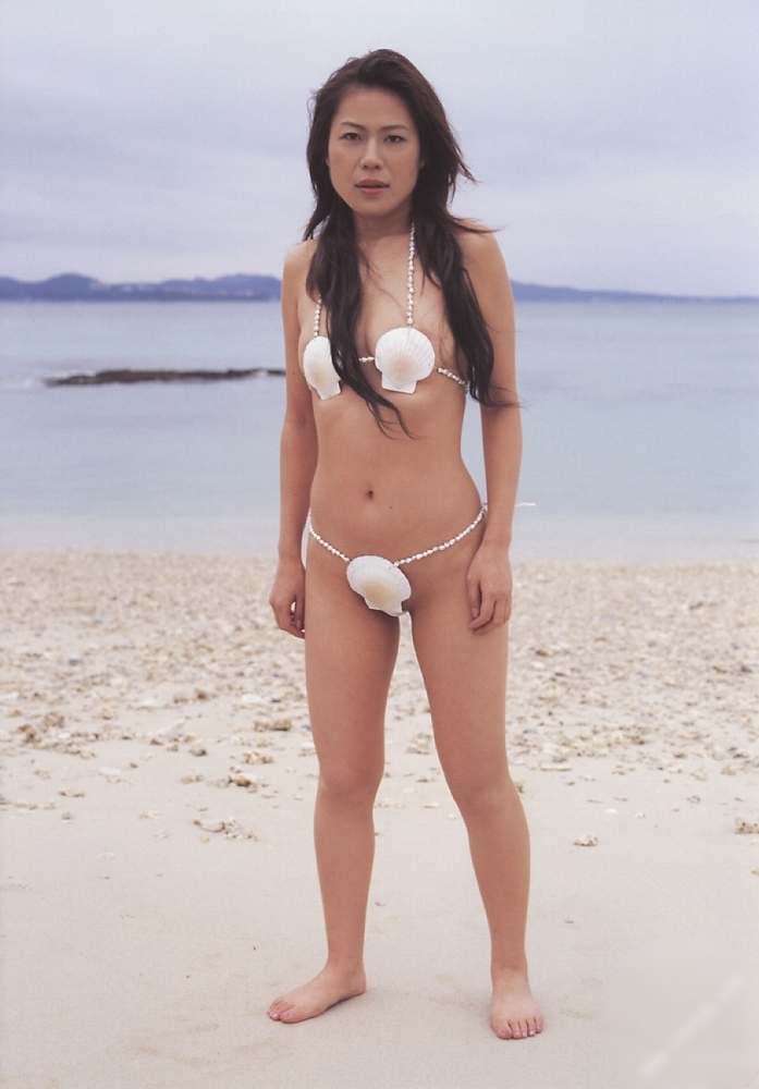 【おっぱい】ビーチの巨乳ギャルは皆この水着になったらイイなと思う貝殻ビキニおっぱい画像集【80枚】 04