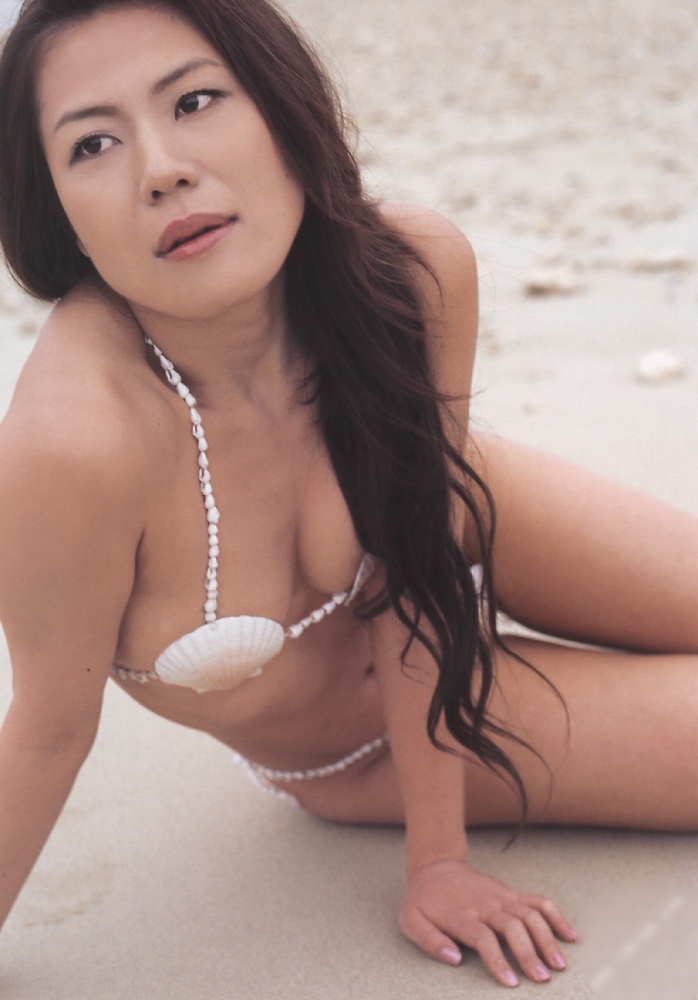 【おっぱい】ビーチの巨乳ギャルは皆この水着になったらイイなと思う貝殻ビキニおっぱい画像集【80枚】 15