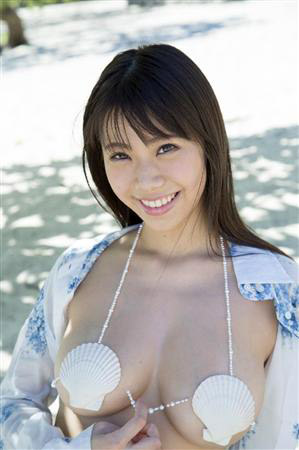 【おっぱい】ビーチの巨乳ギャルは皆この水着になったらイイなと思う貝殻ビキニおっぱい画像集【80枚】 40