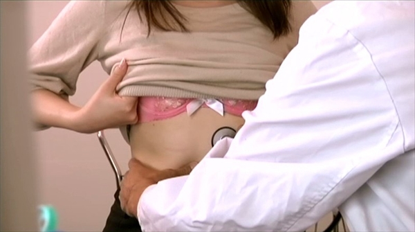 【おっぱい】内科や婦人科に診察に来たOLや巨乳な人妻たちが乳首弄られ寝取られ放題の診察おっぱい画像集ww【80枚】 59
