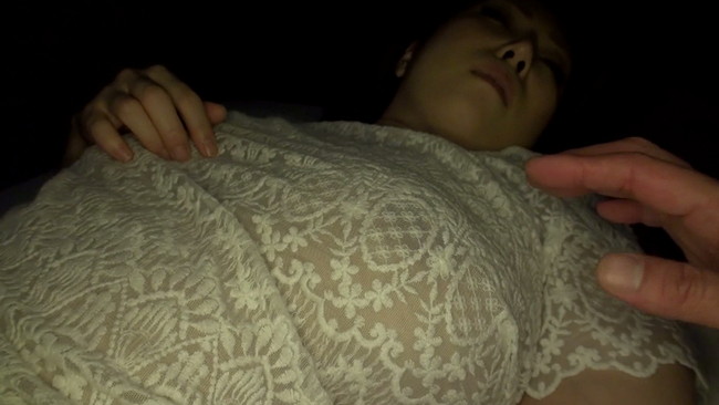 【おっぱい】風邪薬飲んでぐっすり寝ていて息子に夜這いされて顔射されてしまう母親たちのおっぱい画像がエロすぎる!【30枚】 08