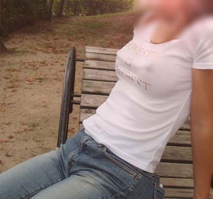 【おっぱい】乳首がポッチリと勃起している女の子は既にスイッチONで確定!【34枚】 32