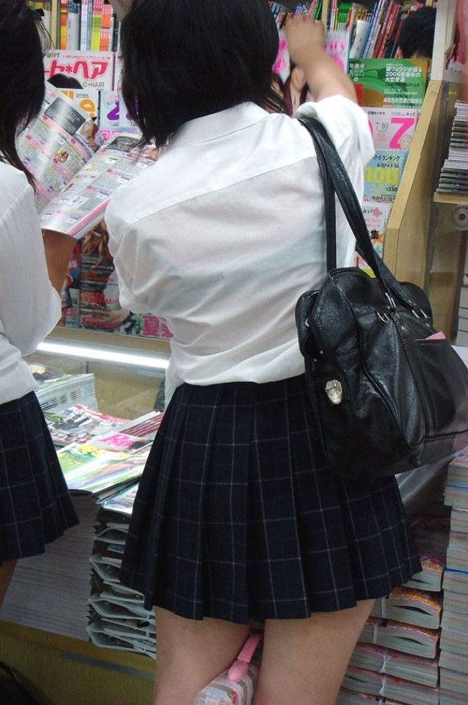 【おっぱい】ホックを外して欲しいとアピールしているかのように透けブラさせてる素人さんってwww【30枚】 25