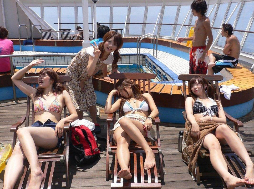 【おっぱい】少し温度が上がってきたらすぐに水着画像が恋しくなる禁断症状が...w【30枚】 09