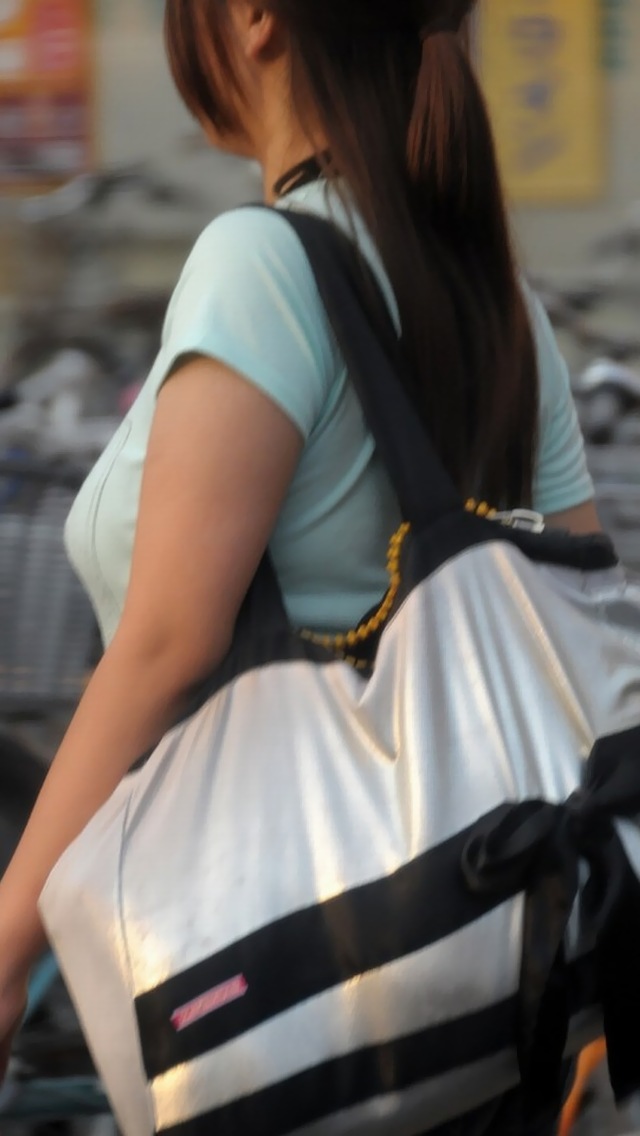 【おっぱい】なんか詰め込んでんじゃないかってぐらい膨らんでいる巨乳な素人さんたちwww【30枚】 10
