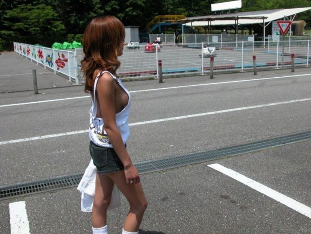 【おっぱい】ブラなしで乳首が立ってしまうとポチるのは当然でしたwww【31枚】 15