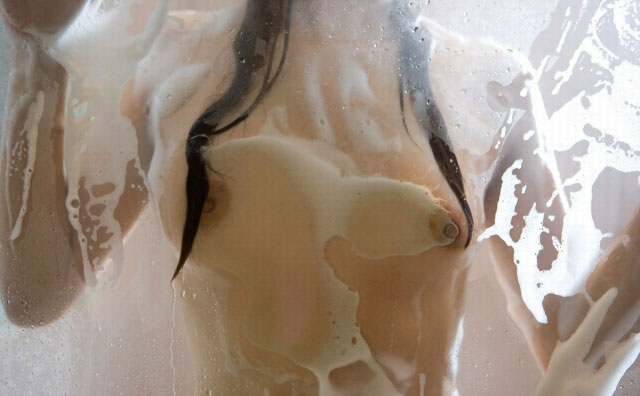 【おっぱい】押し付けられた状態とガラス越しの神秘を同時に楽しめるおっぱい画像まとめ!【34枚】 20