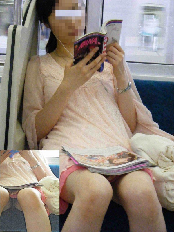 【おっぱい】電車で座れたと思って気を抜いた女の子は胸元がガラ空きという噂www【30枚】 13